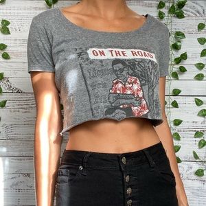 Graphic cropped tee